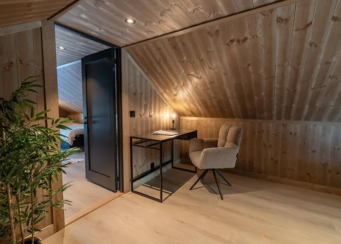 Spacious With Sauna, Centre *