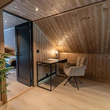 Spacious With Sauna, Centre *